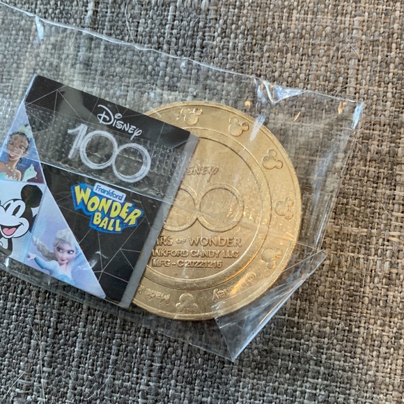 Disney Wonder Ball 100 Alice Coin - Picture 3 of 4